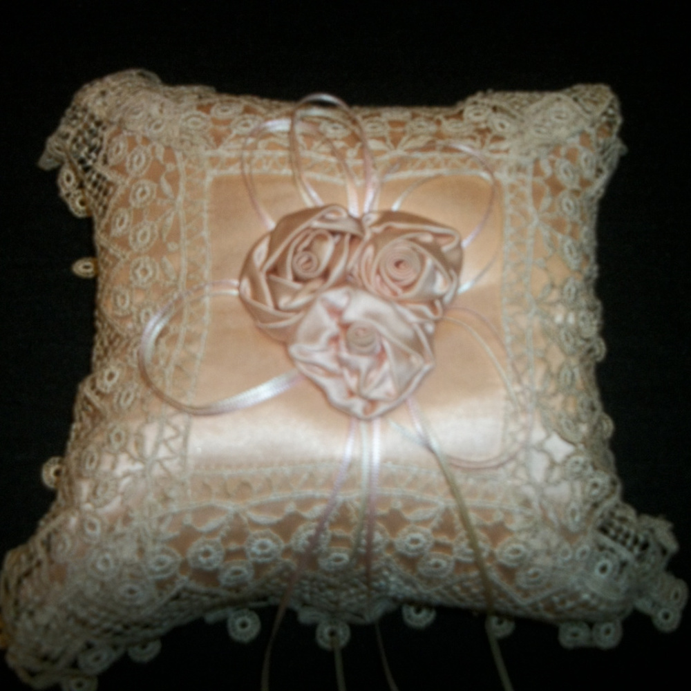 LOVELY RETRO BROCANTE LACE PILLOW OR RING CUSHION
